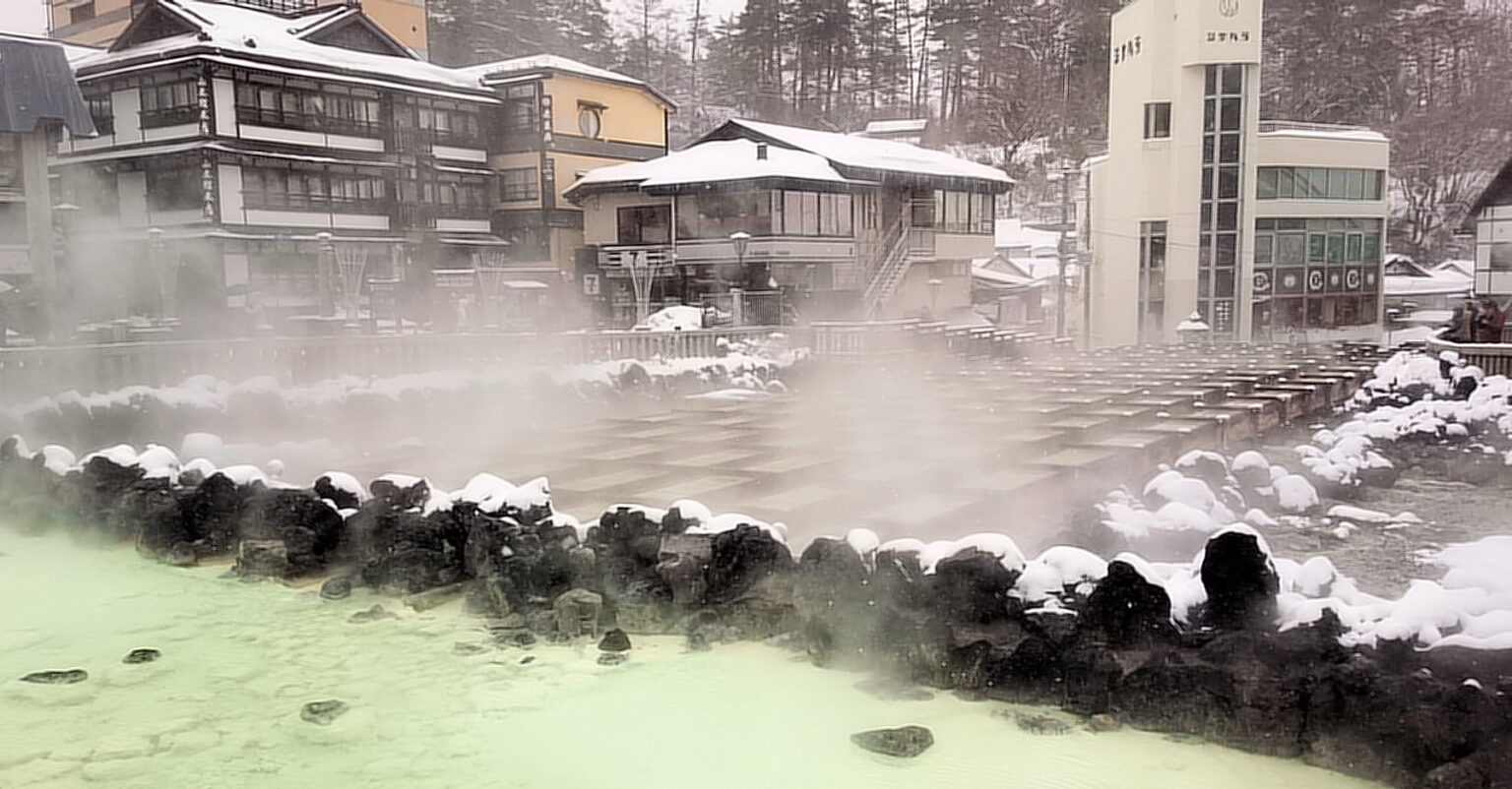 1月に草津温泉へ車で行きたいけど雪はどう?服装のおすすめは? お役立ち情報館 1月に草津温泉へ車で行きたいけど雪はどう?服装のおすすめは? お役立ち情報館