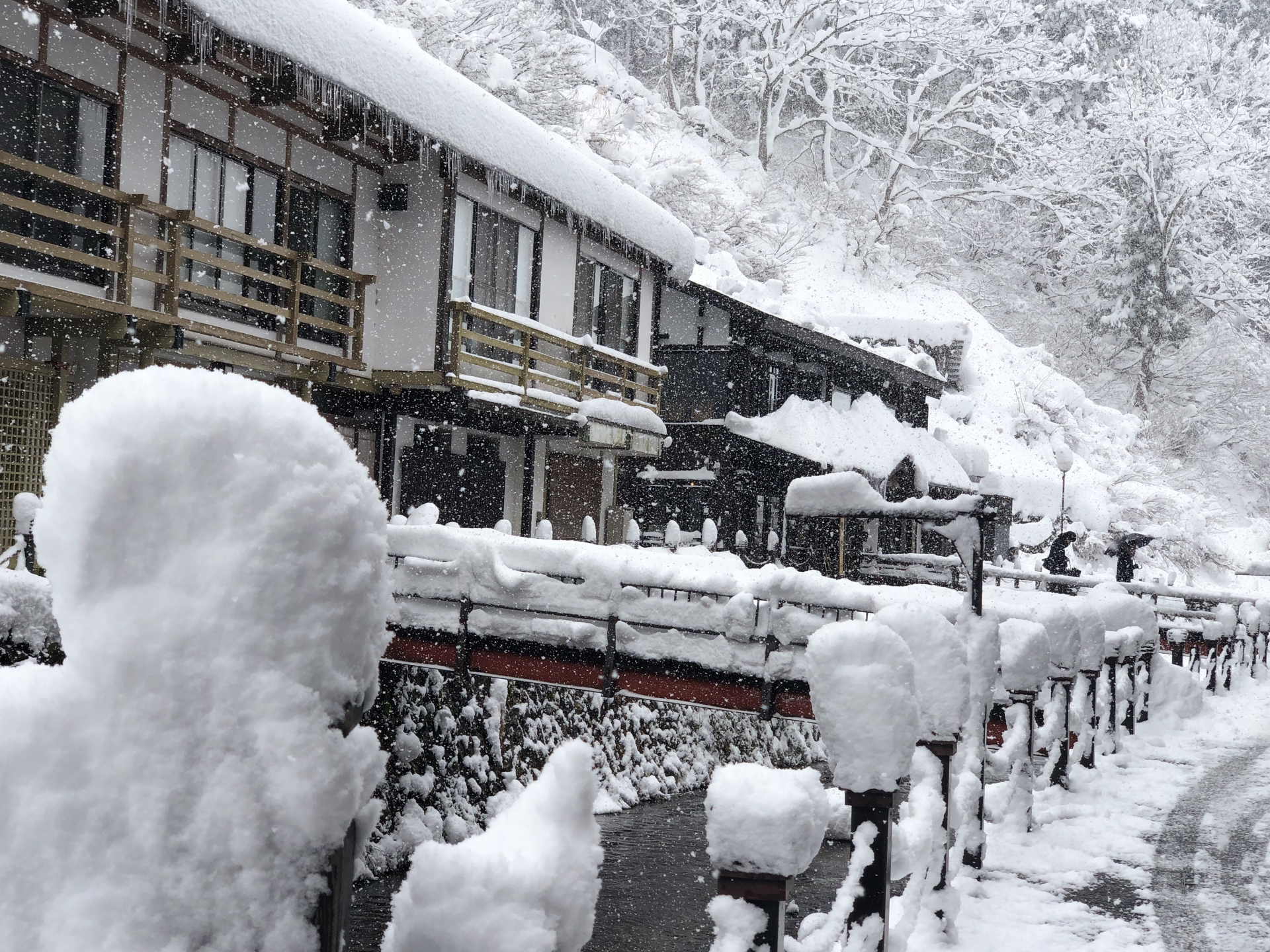 銀山温泉の2月は雪だから車で行くのは無謀 いつまで積もってるもの お役立ち情報館